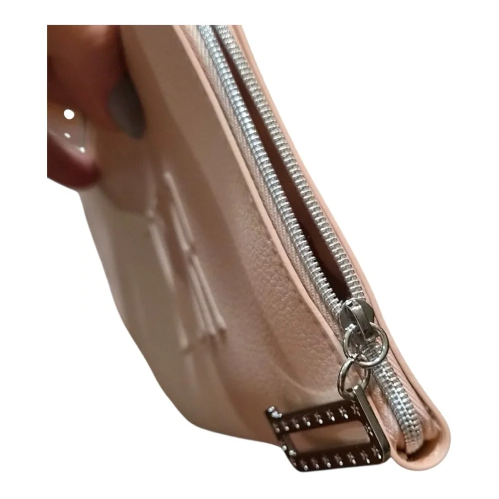 🚫SOLD🚫✨💎NEW💎✨ DIOR BEAUTY BAG/CLUTCH WITH CHARM AND GIFT BAG! - Picture 4 of 6